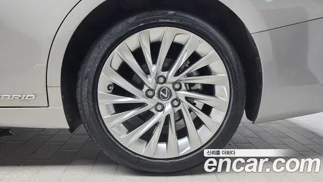 Lexus ES300h 2021 — Şəkil 25/30