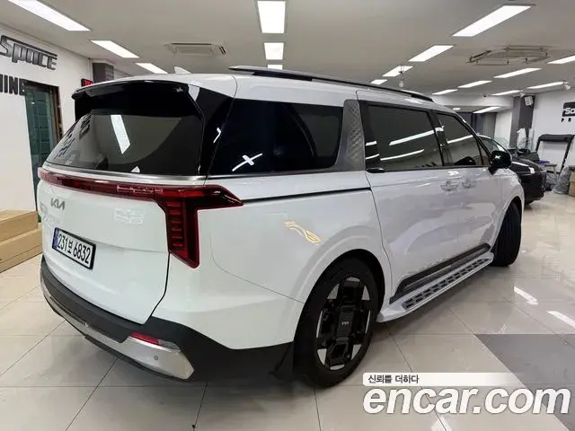 Kia Carnival 2025 — Фото 2/18