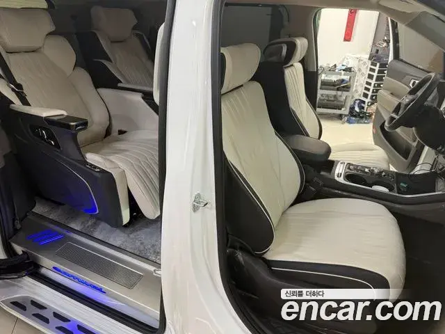 Kia Carnival 2025 — Фото 16/18