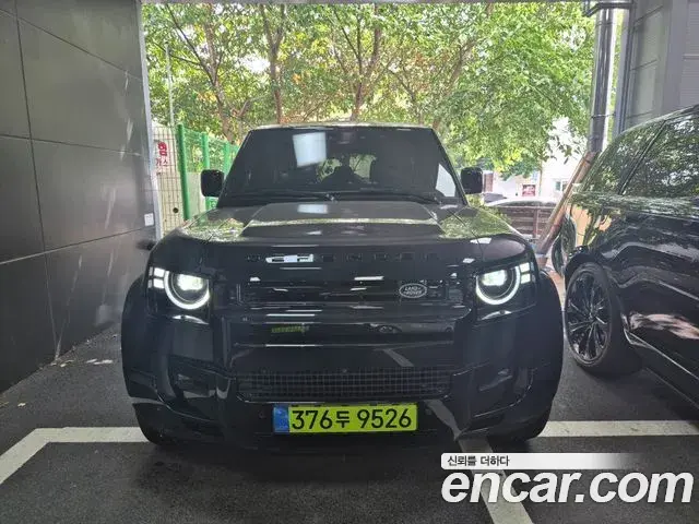 Land Rover Defender 2026 — Photo 2/20