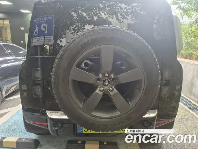 Land Rover Defender 2026 — Photo 16/20