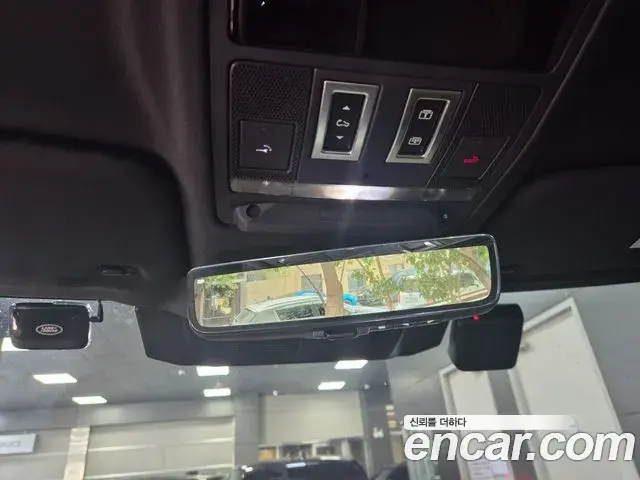 Land Rover Defender 2026 — Photo 17/20