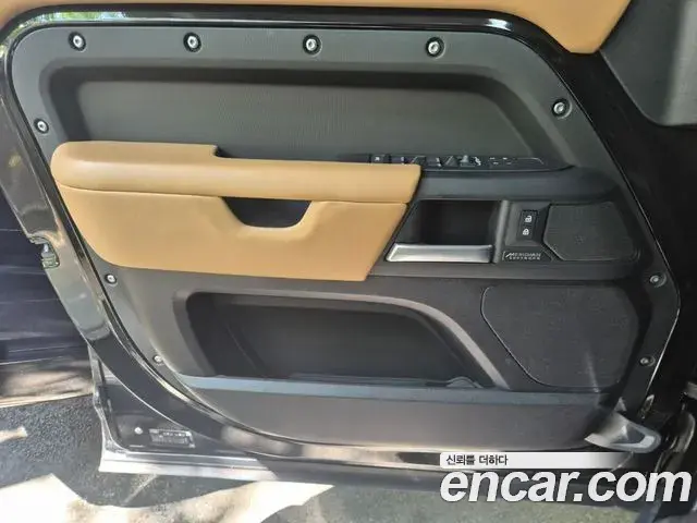 Land Rover Defender 2026 — Photo 12/20