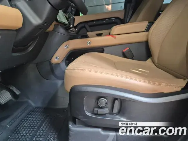 Land Rover Defender 2026 — Photo 1/20