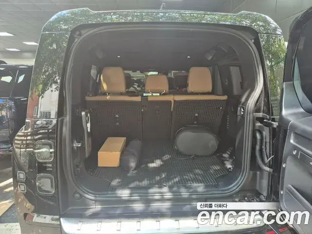 Land Rover Defender 2026 — Photo 20/20