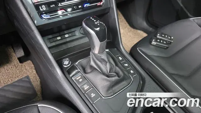 Volkswagen Tiguan 2022 — ფოტო 23/30