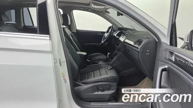 Volkswagen Tiguan 2022 — ფოტო 7/30