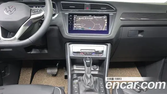 Volkswagen Tiguan 2022 — ფოტო 8/30