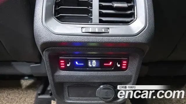 Volkswagen Tiguan 2022 — ფოტო 10/30