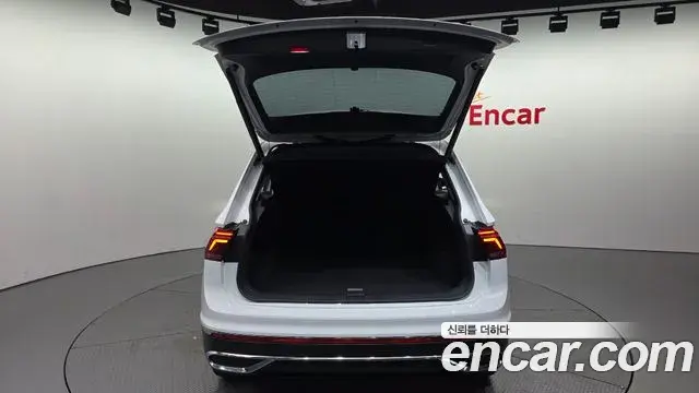 Volkswagen Tiguan 2022 — ფოტო 22/30