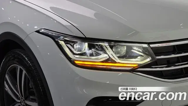 Volkswagen Tiguan 2022 — ფოტო 14/30