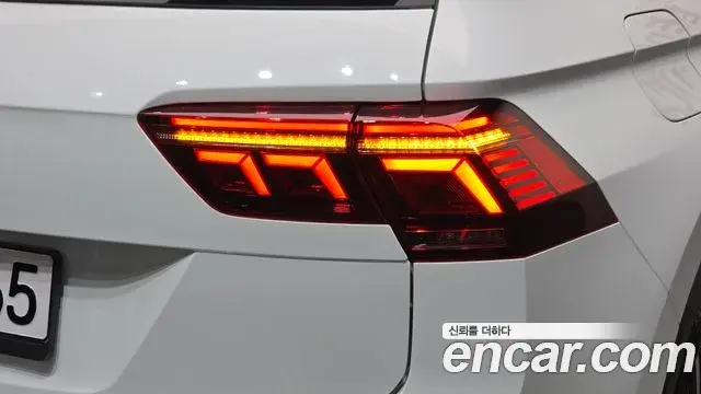 Volkswagen Tiguan 2022 — ფოტო 27/30
