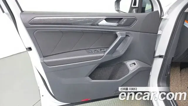 Volkswagen Tiguan 2022 — ფოტო 19/30