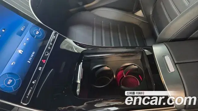 Mercedes-Benz GLC-Class 2025 — Photo 16/20