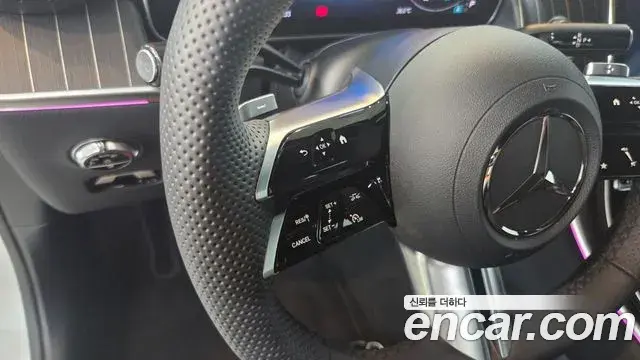 Mercedes-Benz GLC-Class 2025 — Photo 17/20
