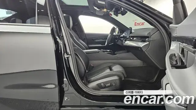 BMW 5 Series 2025 — ფოტო 25/36