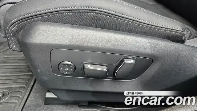 BMW 5 Series 2025 — ფოტო 32/36