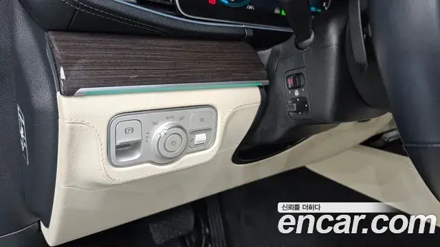 Mercedes-Benz GLE-Class 2023 — Фото 19/20