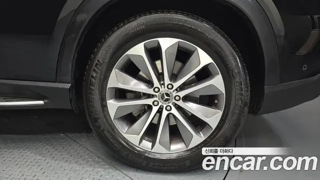 Mercedes-Benz GLE-Class 2023 — Photo 30/32