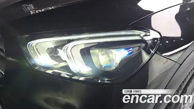 Mercedes-Benz GLE-Class 2023 — Photo 12/32