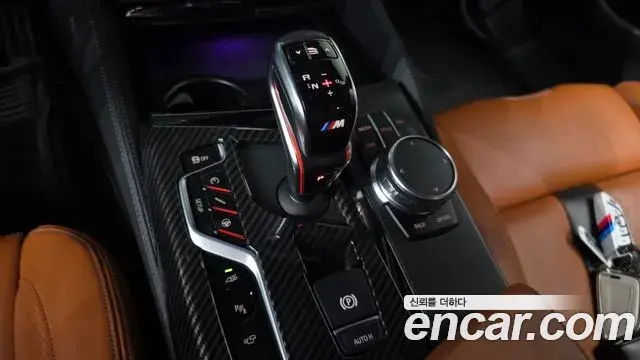 BMW M5 2018 — ფოტო 16/32