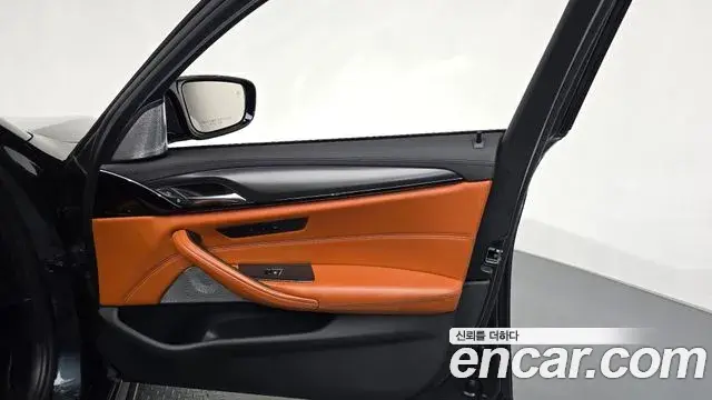 BMW M5 2018 — ფოტო 10/32