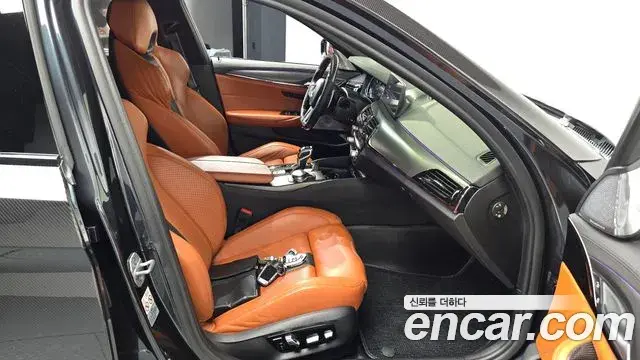 BMW M5 2018 — ფოტო 30/32