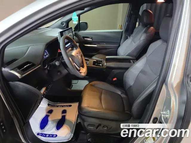 Toyota Sienna 2025 — Şəkil 18/19