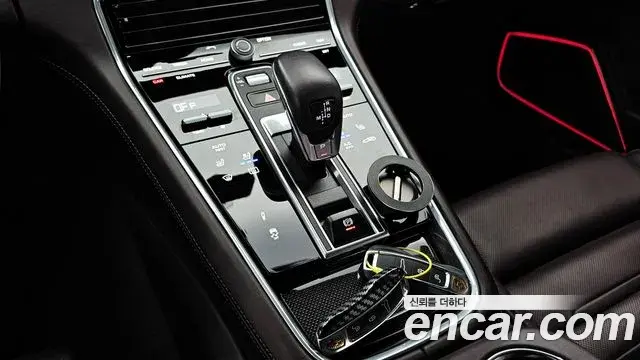 Porsche Panamera 2018 — Photo 15/33