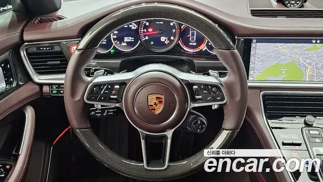 Porsche Panamera 2018 — Photo 22/33