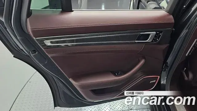 Porsche Panamera 2018 — Photo 27/33