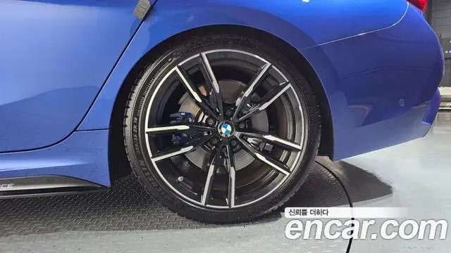 BMW 3 Series 2019 — ფოტო 15/32