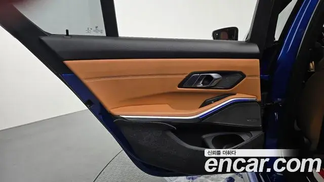 BMW 3 Series 2019 — ფოტო 30/32
