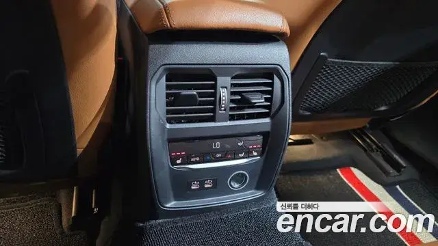 BMW 3 Series 2019 — ფოტო 22/32