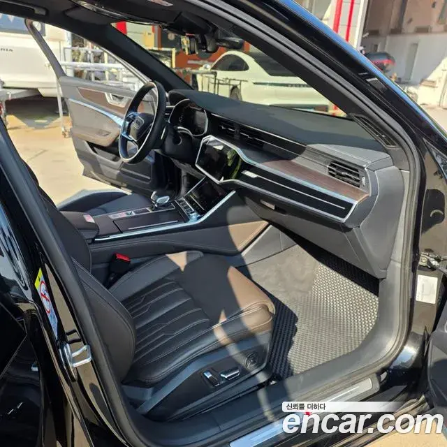 Audi A6 2023 — ფოტო 13/20
