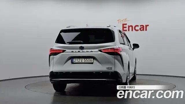 Toyota Sienna 2023 — Şəkil 24/39