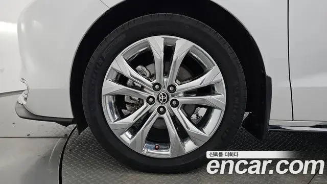 Toyota Sienna 2023 — Şəkil 16/39
