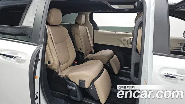 Toyota Sienna 2023 — Şəkil 31/39