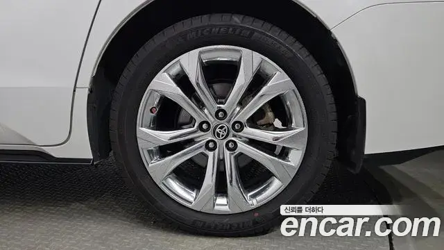 Toyota Sienna 2023 — Şəkil 9/39