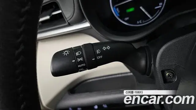 Toyota Sienna 2023 — Şəkil 26/39