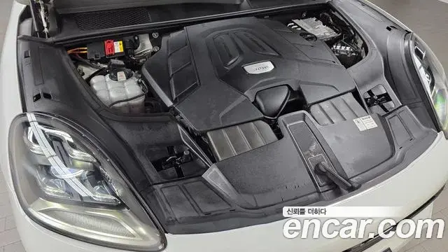 Porsche Cayenne 2021 — Photo 24/34