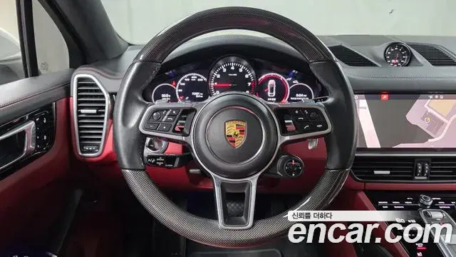 Porsche Cayenne 2021 — Photo 18/34