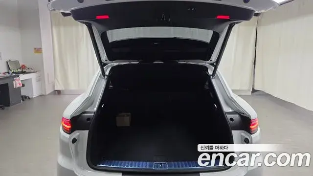 Porsche Cayenne 2021 — Photo 32/34