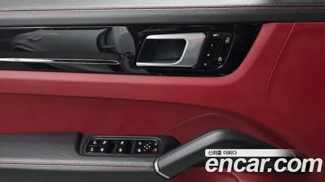 Porsche Cayenne 2021 — Photo 11/34