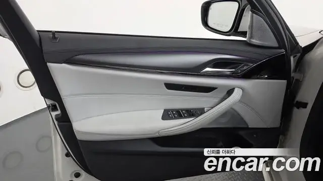 BMW M5 2020 — ფოტო 28/33