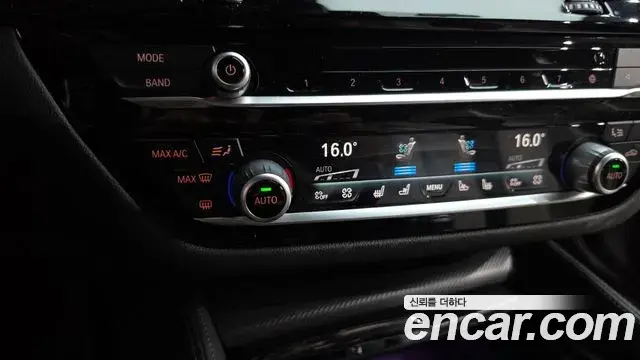 BMW M5 2020 — ფოტო 29/33
