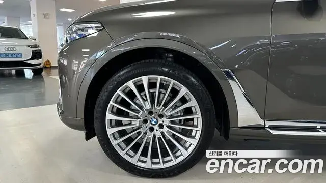 BMW X7 2021 — ფოტო 10/20