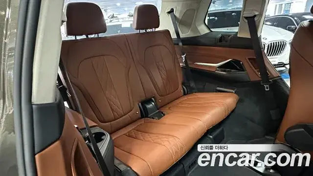 BMW X7 2021 — ფოტო 16/20