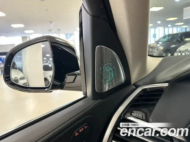 BMW X7 2021 — ფოტო 19/20