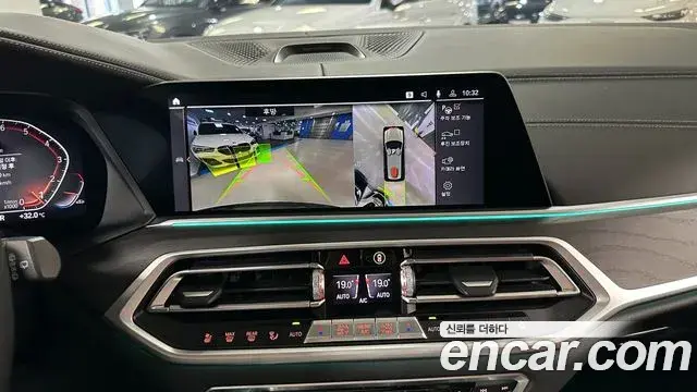 BMW X7 2021 — ფოტო 17/20